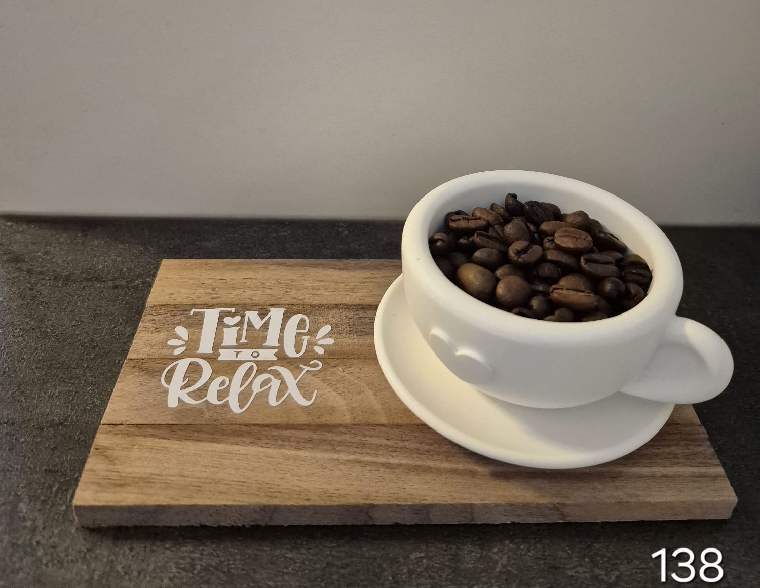 Keramikschalen mit minimalistischem Dekor